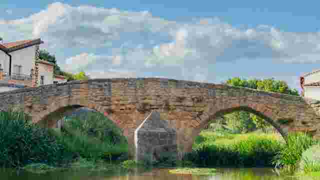 Puente Románico